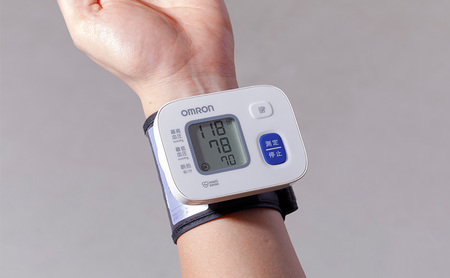 オムロン 手首式血圧計 HEM-6162 健康機器 ヘルスケア クイックスタート すばやく測定 不規則脈波 メモリ機能 