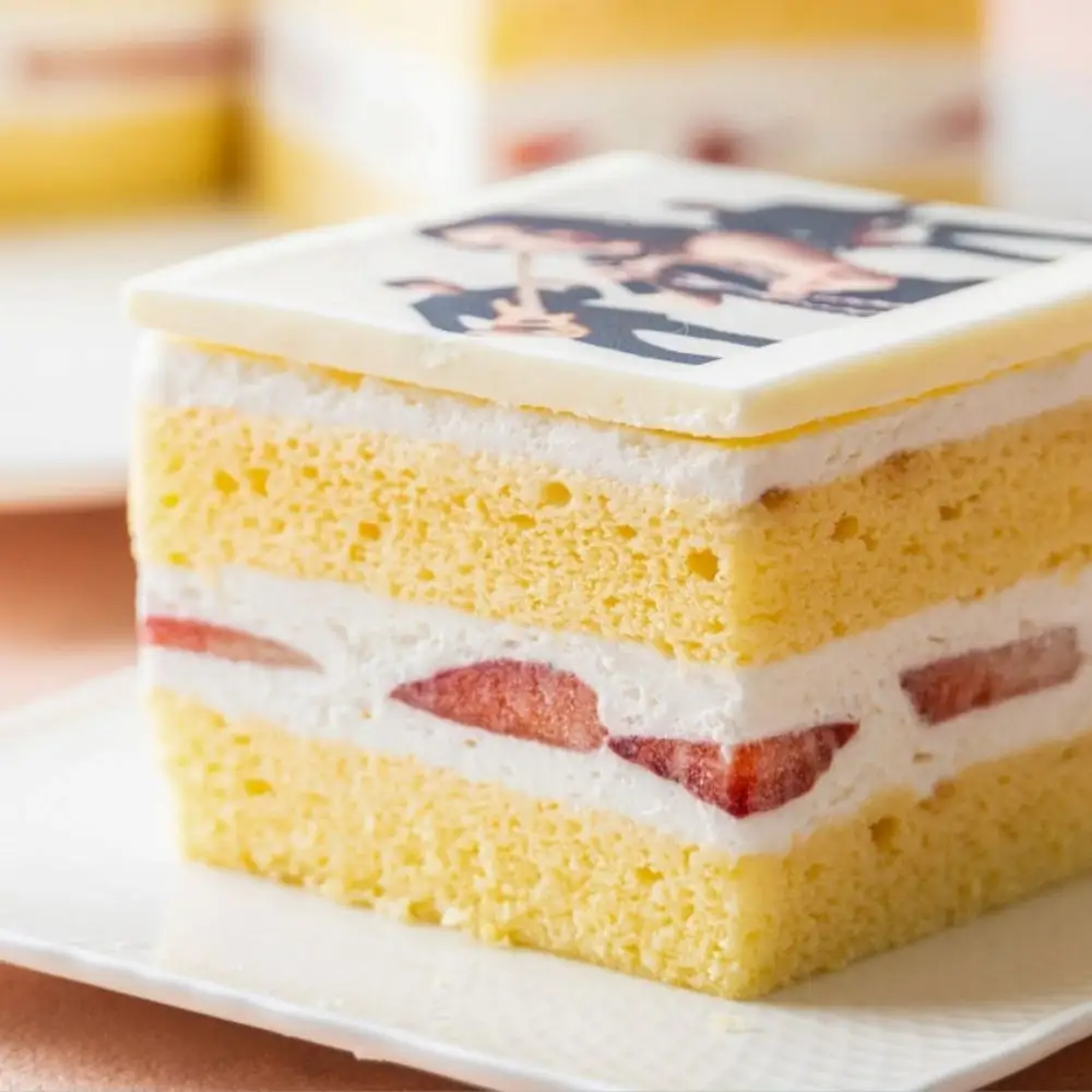 【スイーツ】お気に入りの写真をホワイトチョコにプリント！オリジナルの美味しいケーキを。 4ピース アルバムケーキ（文字あり）