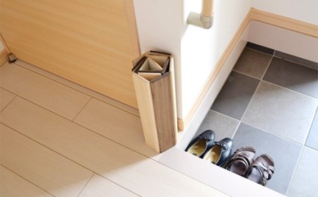 「桐製キッチン（玄関）マット」　【人気!】 非電化エコ断熱　足元の冷たさを和らげるマット　職人による、手作り・手仕上げの工場よりお届け／総桐たんす和光　AH001