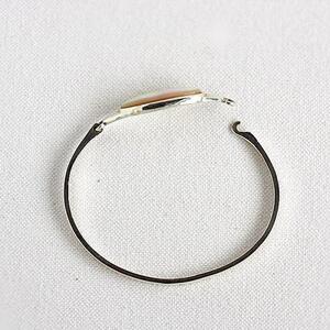 夜光貝を素材にした「シルバーバングル」貝工房かざはな【UC-1】