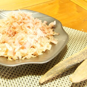 沼津産 「 かつお節 」 & 「 さば節 」 削り 体験 ( ４名 様まで ) + お土産