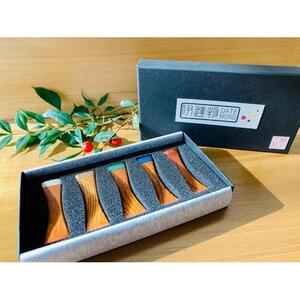 ケヤキと漆の五色箸置き　【 雑貨 日用品 箸 箸置き キッチン用品 】