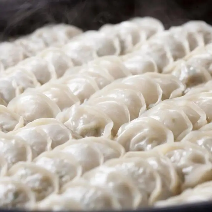餃子 博多一口餃子と赤柚子胡椒セット 64個入（16個×4パック） | 冷凍餃子 生餃子 焼き餃子 ふるさと納税餃子 小分け 博多 一口 ぎょうざ ギョーザ 一口餃子 ふるさと 豚 肉 お取り寄せ 冷凍食品 冷凍 おかず おつまみ 中華惣菜 点心 福岡県 福岡市 九州
