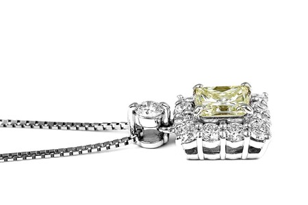 【ふるなび限定】【一点もの】ベリーライトイエローダイヤモンド（0.831ct）プラチナペンダント　R60　K05091-H　FN-Limited-SP