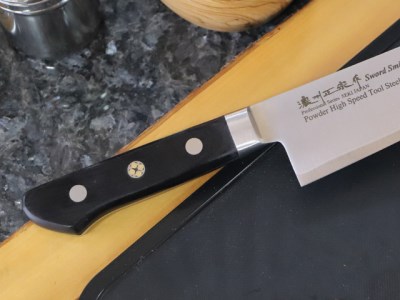 【濃州正宗作　粉末ハイス鋼割込牛刀包丁240mm】　70年以上の歴史ある工場がつくる超硬包丁 H82-03 