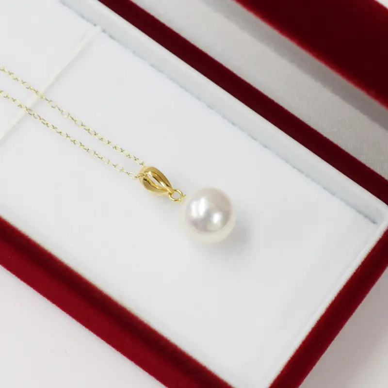S101-361_天草産 9-9.5mm 花珠級 一粒 ペンダント あこや真珠 ネックレス パール アジャスター【K18YG】