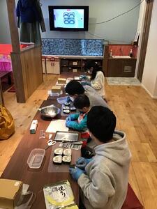 子どもも大人も楽しめる！ひこにゃん巻き寿司体験と、地元産食材を使ったCランチコース！（１名様分）