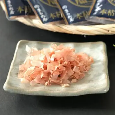 枕崎 まるた屋 本枯れ鰹削りパック 24個入り A3-42_惣菜・加工品 乾物    調味料 だし  ダシ  魚介・海産物 カツオ 鮮魚 かつお 鰹_【配送不可地域：離島】【1167955】