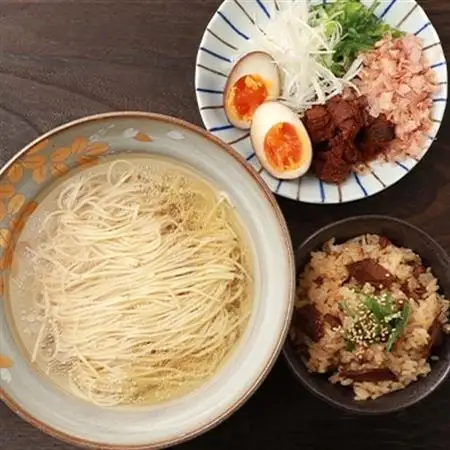 かつおラーメン ・ かつおめし 枕崎産鰹のトッピング付き 4人前 セット A3-36_麺 ラーメン  らーめん 拉麺  惣菜・加工品 乾物    魚介・海産物 カツオ 鮮魚 かつお 鰹  魚介・海産物   _【配送不可地域：離島】【1167958】