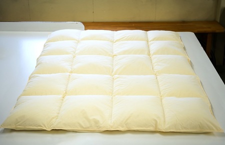 【訳あり】 リサイクル羽毛掛布団　白州洗いのリサイクル羽毛ダウン90％使用　羽毛量1.24kg　冬掛けシングルサイズ [h126]