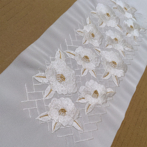 半衿　椿　白地に白とゴールド　刺繍 和装 民芸品 工芸品 伝統技術 篠原縫製