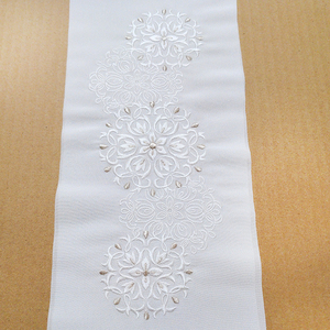 半衿　白地に白とシルバーの華紋柄　刺繍 和装 民芸品 工芸品 伝統技術 篠原縫製