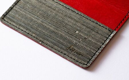 自然素材を使った名刺入れ 小物 雑貨 収納 社会人 会社員 大人 しっとり 手に馴染む質感  名刺入れ　黒色･赤規