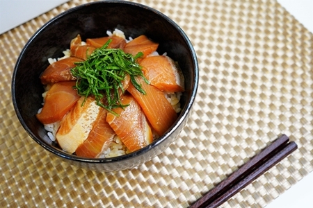 （冷凍） 天然桜ぶりの漬け丼 4パック セット ／ 三重外湾漁業協同組合 かんたん 海鮮 小分けパック 醤油漬け 海鮮丼 個包装 三重県 南伊勢町