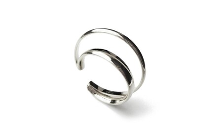 【ギフト対応可】異なるラインのＷフープイヤーカフ（カラー：シルバー）【043-007-1】イヤーカフ アクセサリー ジュエリー K18GP 上品 お洒落 ギフト プレゼント ラッピング