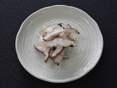 ウツボ 塩干し 約80ｇ×3袋 小分け 天然コラーゲン 海鮮 珍味 酒の肴 おつまみ 冷凍 グルメ やまきち商店 三重県 伊勢 志摩 南伊勢町 10000円 1万円 一万円