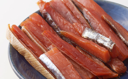 スモーク仕立てソフトタイプ鮭とば500g（250g×2）オホーツク枝幸産【めじか鮭の燻製】高田商店 【 魚貝類 サーモン 北海道 オホーツク 枝幸 】
