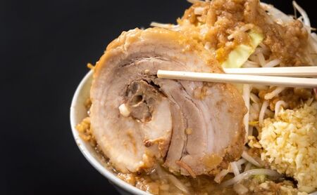 Gのみそ：2食セット お取り寄せ 「二郎系 ラーメン」 味噌とんこつ 麺類 豚 旨味 濃厚スープ 平打ち 太麺 絶妙 バランス 溶き卵 コク おじや 冷凍 トッピング ボリューム 