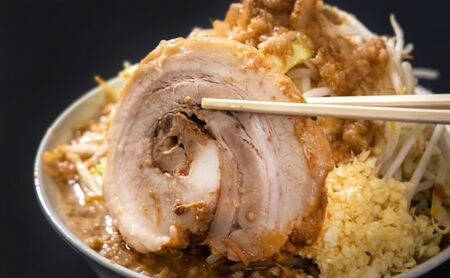 G-しお：2食セット お取り寄せ 「二郎系 ラーメン」 塩とんこつ 麺類 豚 旨味 濃厚スープ 平打ち 太麺 絶妙 バランス 溶き卵 コク おじや 冷凍 トッピング ボリューム 