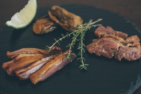 牡蠣とローストチキン入りこだわりの燻製詰め合わせ　全13品【2025年 兵庫県食品産業協会会長賞受賞の牡蠣の燻製が入っています】　人気の燻製 安心・安全 手作り 芳醇な香り 奥深い味わい スモーク 燻製好き 播州百日どり 高級珍味 プレゼント ホームパーティー クリスマス 兵庫県 高砂市