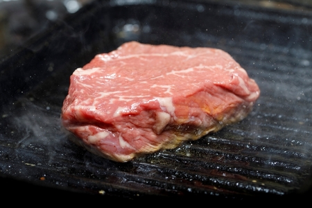【熊本県産】健康あか牛モモステーキ２５０ｇ×２ くまもとあか牛 モモステーキ 500g 熊本県産 国産牛 和牛 あか牛 国産 モモ肉 ステーキ ステーキ肉 250g 2枚 冷凍 贈答用 ギフト 利他フーズ 熊本 阿蘇 南小国町 送料無料
