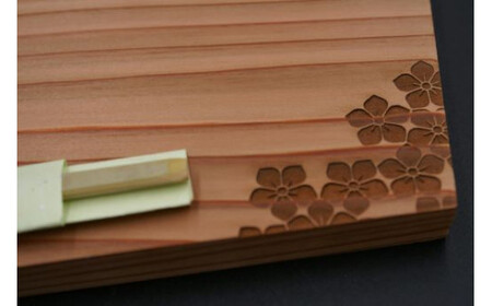 木製桔梗紋入り懐紙皿 菓子切り付き (縦11.2cm×横20.5cm×厚1.4cm・1枚) ふるさと納税 福知山市 懐紙皿 木製 家紋 桔梗 桔梗紋 木彫り 木工 木製品 皿 オーダーメイド 【fc-ZG042】【天法株式会社】