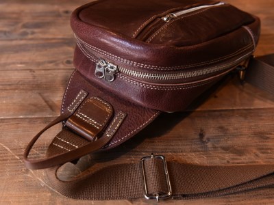 ハンドメイド　レザーワンショルダーバッグ・名入れ可能【CC06W】