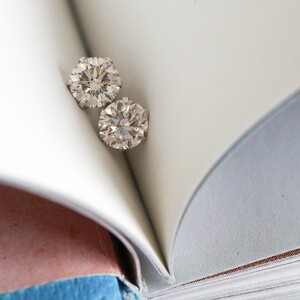 甲府市発 プラチナ ダイヤモンド ピアス 0.5ct 一粒 [PK-0006PT]