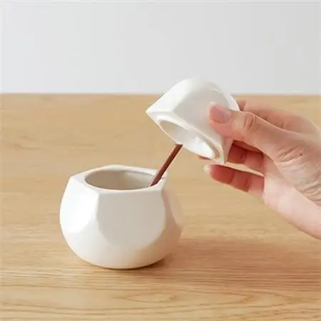 洋梨の形のシュガーポット poire 白　【ttyokzk ceramic design】_雑貨・日用品  キッチン用品 _【1096310】