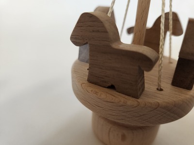 AH15　木のおもちゃ「メリーゴーランド」2個セット  【 木製 木目 ぶな ブナ ウォールナット 手作り シンプル 木のおもちゃ おもちゃ 玩具 インテリア 雑貨 仔馬 馬 うま 】