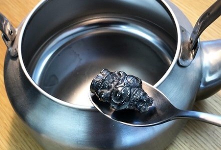 南部鉄偶 親子セット 南部鉄器 鉄偶 鉄分補給 鉄玉 詰め合わせ 雑貨 小物 壱鋳堂 日本製 土偶 キャラクター オブジェ 置物 インテリア おしゃれ かわいい キッチン雑貨 伝統工芸品 工芸品 民芸品 盛岡名産 ギフト 贈り物 プレゼント お祝い 贈答用 ユニーク 芸術 趣味 飾り 岩手県 盛岡市 東北 岩手 盛岡 株式会社壱鋳堂
