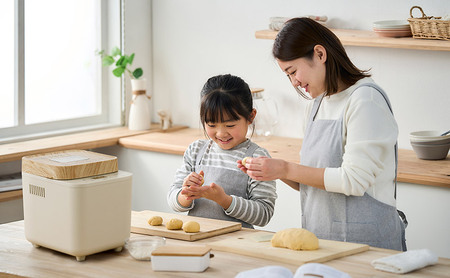 ホームベーカリー パン IBM-010-C アイリスオーヤマ  1斤 ミトン付き おしゃれ コンパクトホームベーカリー パン焼き器 ふんわり食パン ブレッド ベーカリー ジャム こねる 焼く 醗酵 全粒粉パン 米粉パン対応 サンドベージュ 食欲の秋特集 
