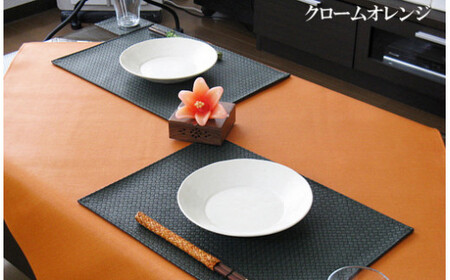 PVCレザーテーブルクロス「LEX」120cm×120cm（シャトルーズグリーン） ／ テーブルクロス レザー 撥水 正方形 120×120 おしゃれ 北欧 PVC ビニール 拭ける 高級感 傷防止 汚れ防止 モダン ダイニング キッチン 無地 インテリア 日本製 ずれにくい 千葉県 No.253-05
