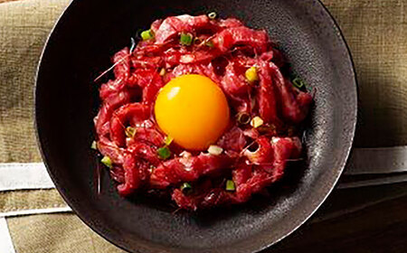 【6回定期便】 国産 馬刺し ユッケ 計200g （50g×4パック）【有限会社スイートサプライなかぞの】[ZBV049]
