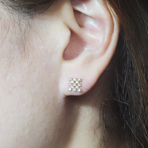 K18シンメトリーダイヤモンドピアス 0.28ct  K18 ジュエリー アクセサリー ピアス ダイヤモンド イエローゴールド ホワイトゴールド ピンクゴールド ダイヤ0.14ct×2 カラット 天然 ダイヤモンド レディース ファッション 宝飾 ジュエリー アクセサリー 山梨県 甲斐市 BQ-70