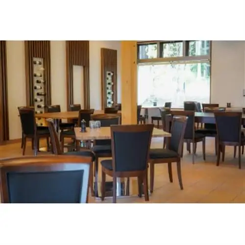 静岡県伊東市【奏の森リゾート】STEAK HOUSE AGED　熟成肉堪能コース　ペアお食事券_旅行券・チケット 食事券  _【1487783】