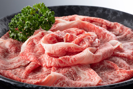 牛肉 【A4～A5】 博多和牛 肩ロース 1.2kg（600g×2P） しゃぶすき焼き用 [MEAT PLUS 福岡県 筑紫野市 21761019]