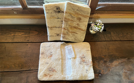 ウールフェルト ブックカバー Ｍサイズ【北海道美深】 雑貨 小物 本のカバー 文房具 表紙カバー 羊毛 羊の毛 洗える 手洗い可 