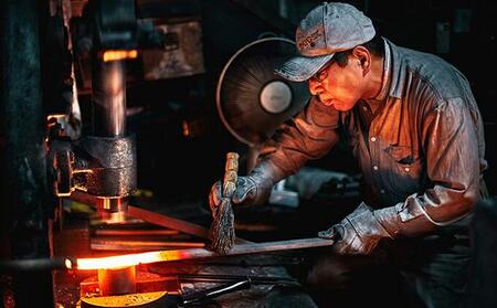 青木刃物製作所「なないろ」正夫 乾漆墨黒 210mm