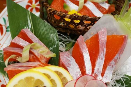 オリーブサーモン １尾（半身カット）【予約受付中！令和8年4月頃から限定出荷分】【B-512】