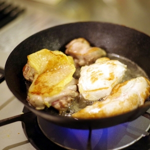 数量限定 比内地鶏 まるっと 1羽 約900g～ 小分け セット 鶏肉 地鶏 国産鶏肉