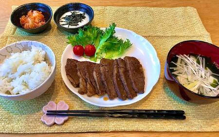 【 6ヶ月 定期便 】秘伝のタレ『 漬け肉 』牛肉 4種セット 計600g (各150g×4パック) 牛タン ホルモン カルビ ハラミ｜味付き 焼肉 冷凍 便利 小分け 使い切りサイズ 岩手 いわて iwate 岩手県大槌町