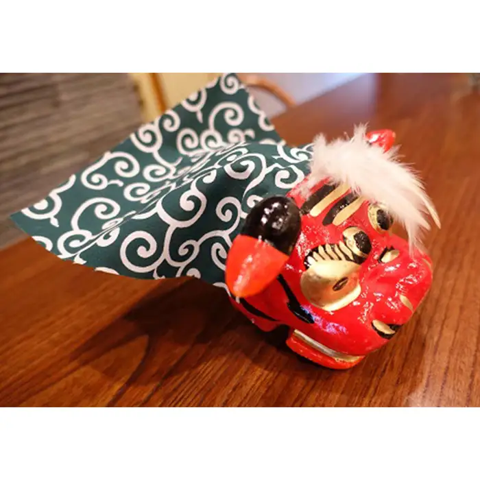 《【鴻巣の赤物】獅子頭 弓獅子》（幅12～奥行15cm）縁起物 お正月 玩具 インテリア ギフト 置物 家内安全 無病息災 開運招福 魔除け コンパクト 生活雑貨 おしゃれ かわいい 送料無料 No.007