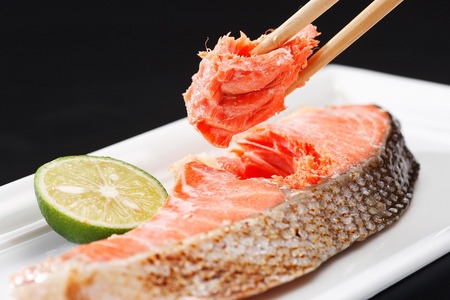 脂のり良し！紅鮭半身切身（10切れ） 北海道 鮭 切り身