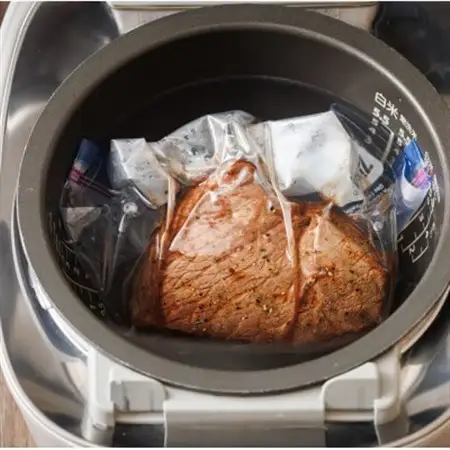 思わず作りたくなる ローストビーフ 北海道産 牛肉 400g×3個 計1.2kg_ローストビーフ用 赤身 ブロック 国産 調理 ギフト 肉好き レストラン 贅沢 極上 エスフーズ北海道 釧路町 釧路超 特産品 _【配送不可地域：離島】【1503153】