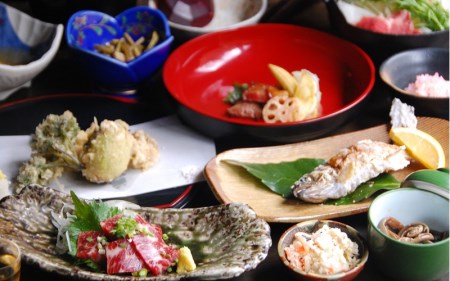 【扇温泉】阿蘇の山々を望む宿 おおぎ荘 ＜本館和室＞ ペア宿泊券 扇温泉 九州 熊本 阿蘇 一泊二食付き 温泉宿 温泉 露天風呂 天然温泉 旅館 旅行 トラベル チケット ペア 宿泊券 旅行券 食事付き 観光 ギフト 贈答用 南小国町観光協会 南小国町