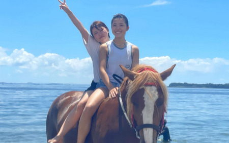 乗るだけの乗馬から、馬と一緒に楽しむ 乗馬 へ 三浦の海で 馬と一緒 に 海水浴  ～ 海馬 ： うみうま 90分 ～ M106-002 チケット 体験