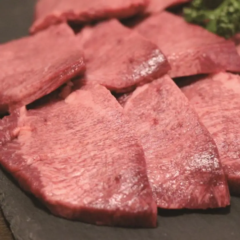 ＜定期便＞厚切り牛タン焼肉（胡麻風味）【定期便3ヶ月】牛たん タン肉 厚切り 胡麻油 ごま油 ゴマ油 焼肉 焼き肉 切り落とし カット済み お取り寄せ タン先 タン中 タン元 簡単料理 キャンプ 人気 厚切り牛タン 焼き肉牛タン 焼肉　牛タン ごま風味 ゴマ風味 胡麻風味 BBQ 四日市