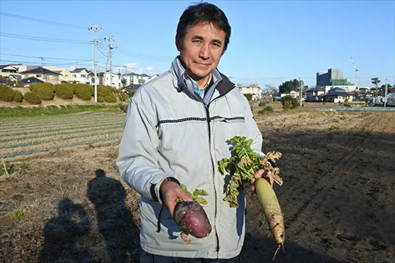 【定期便：3ヶ月連続でお届け】（10個入り）湘南で育った平飼い、烏骨鶏の卵。大磯まるしん農園【 たまご 神奈川県 大磯町 】