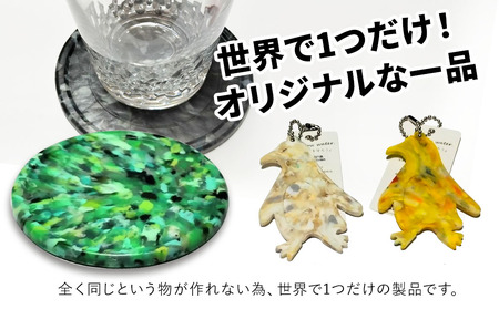 アップサイクルコースター1枚 キーホルダーペンギン1枚 海洋プラスチック 無着色 | 津久見市